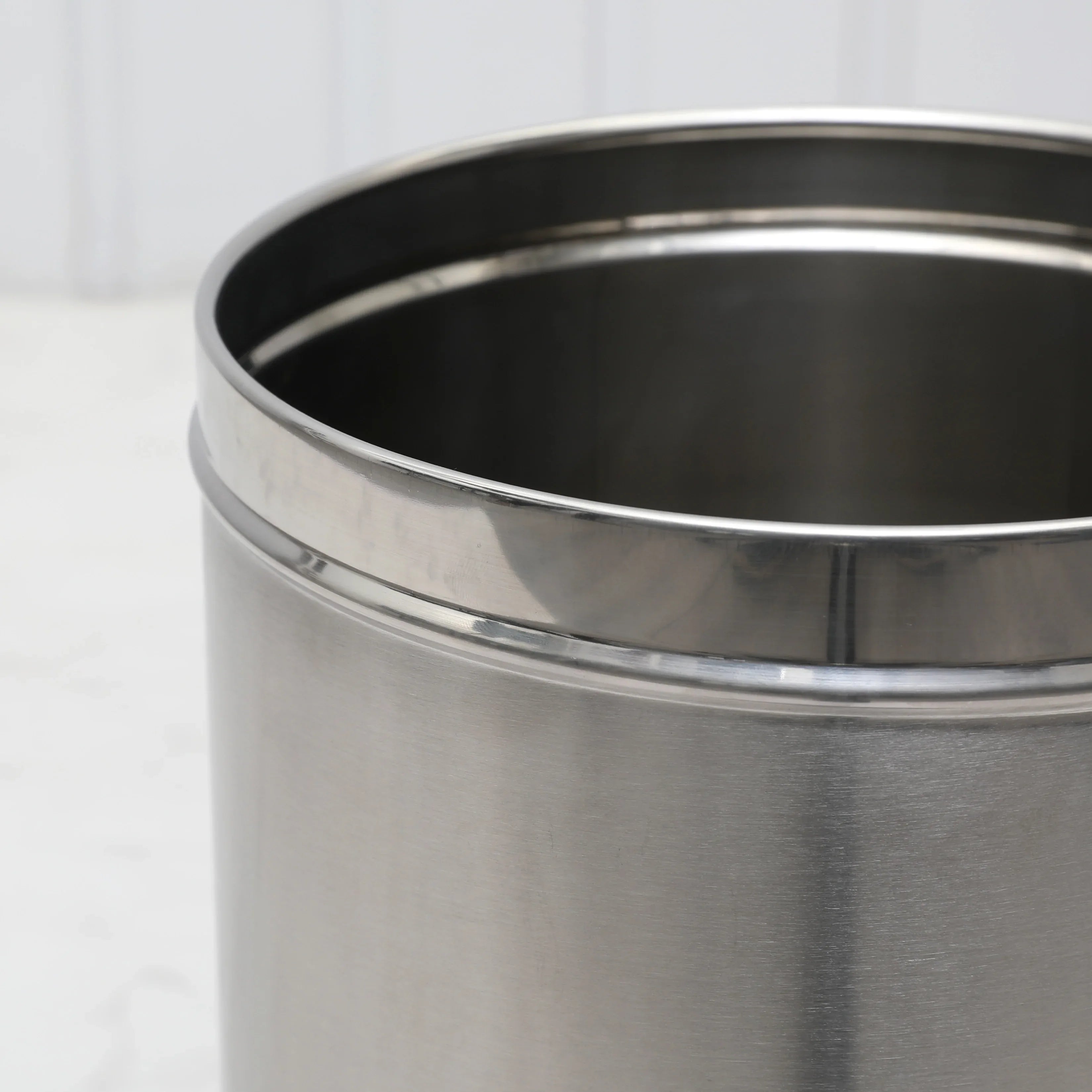 LE Notra Plain Dustbin Medium 7Ltr 8X12 - HomeTown