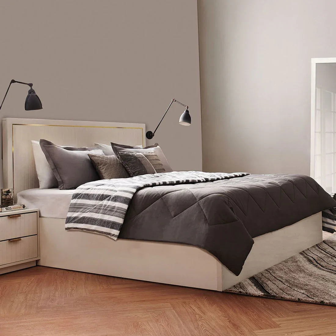 Minerva Engineered Wood Queen Bed with Hydraulic Storage in White Colour - HomeTown