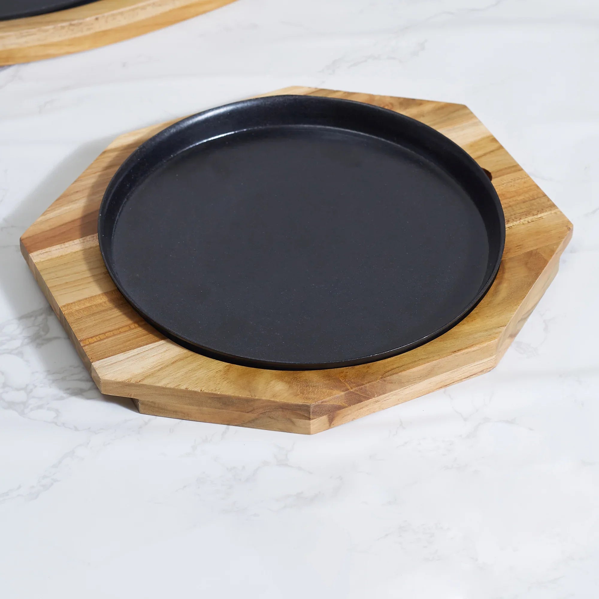 Beautiful Kitchen Metal and Wood Sizzler Plate Round in Brown Colour - HomeTown