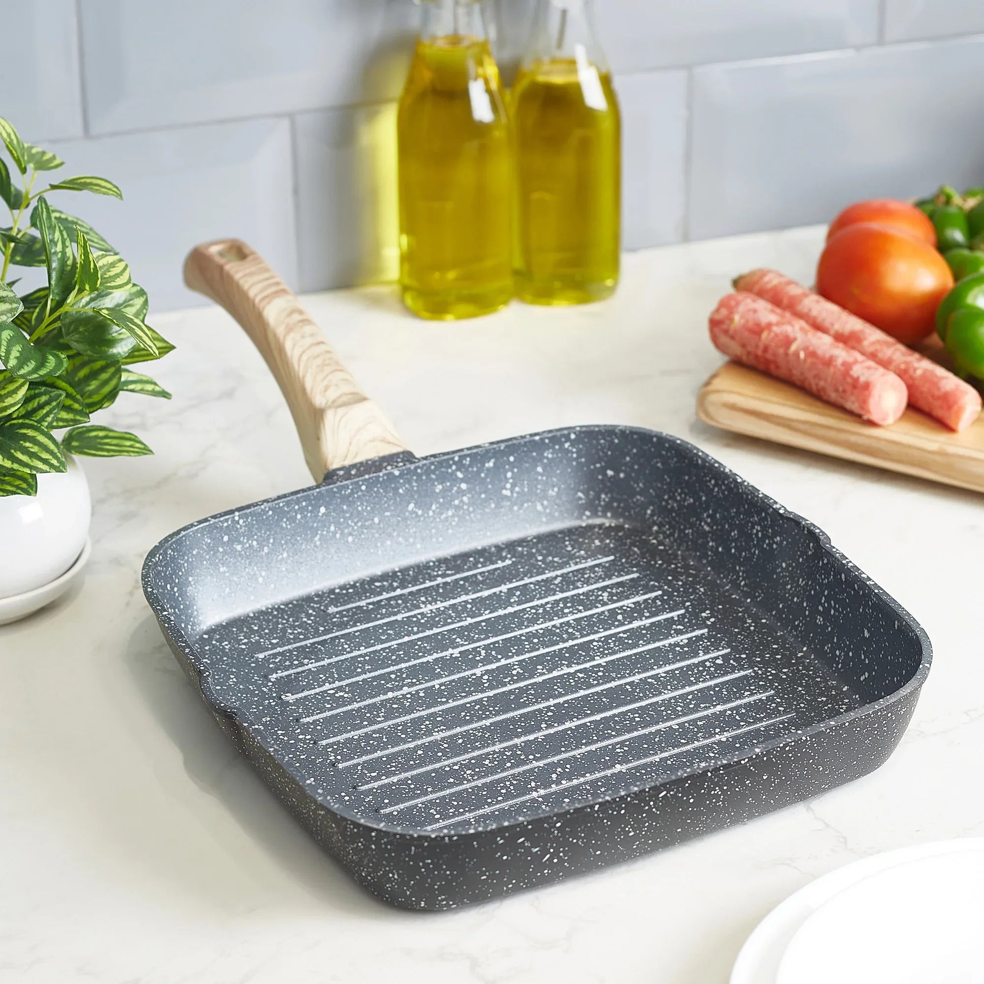 MasterCook+ 100% Virgin Aluminium Die-Cast Square Grill Pan 24 Cm in Black & Wood Colour - HomeTown