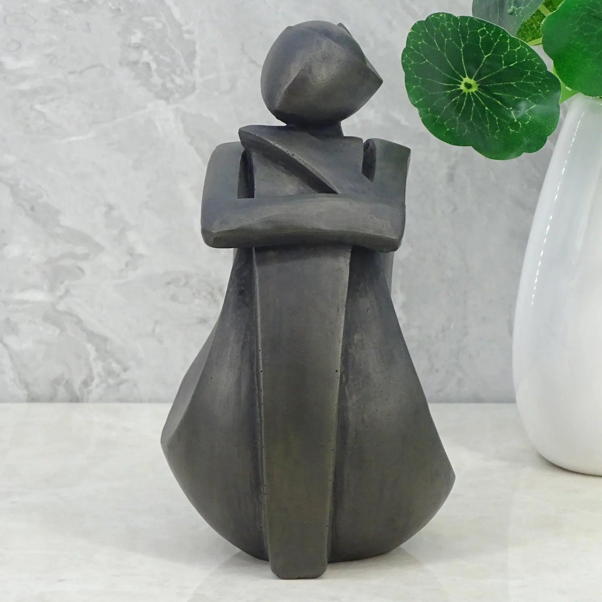 Noire Polyresin Woman Modesty Pose 15 Cm in Black Colour - HomeTown