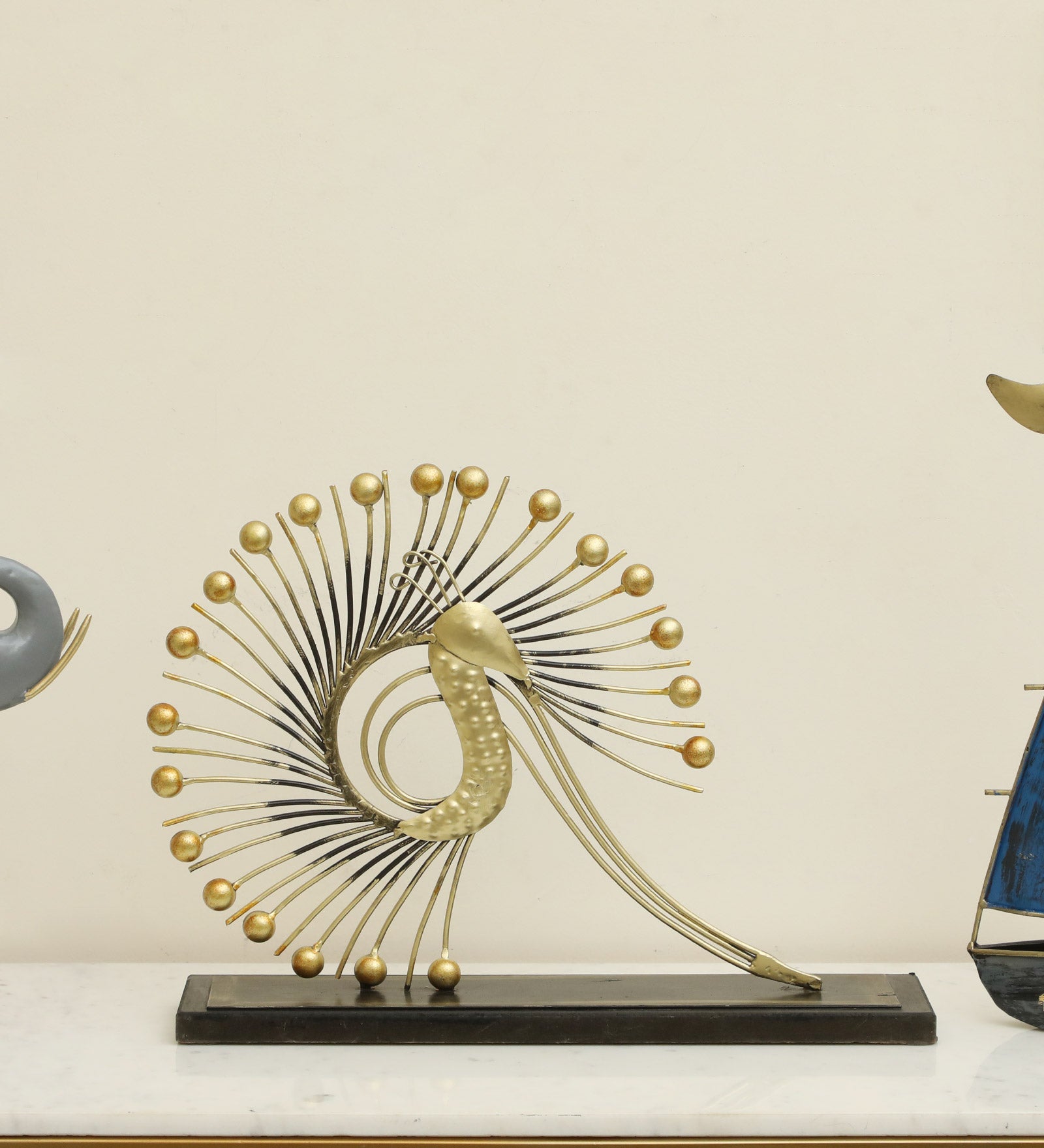 Vedas F-Modern Peacock Table Decor