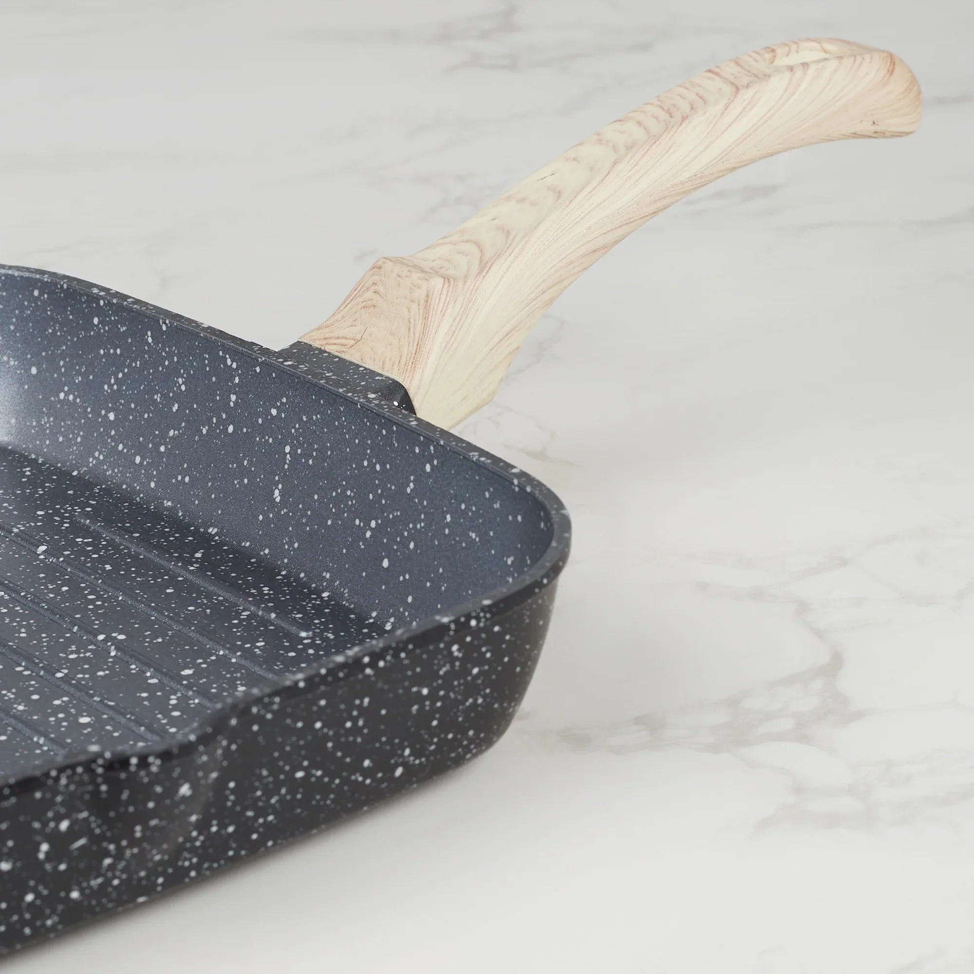 MasterCook+ 100% Virgin Aluminium Die-Cast Square Grill Pan 24 Cm in Black & Wood Colour - HomeTown