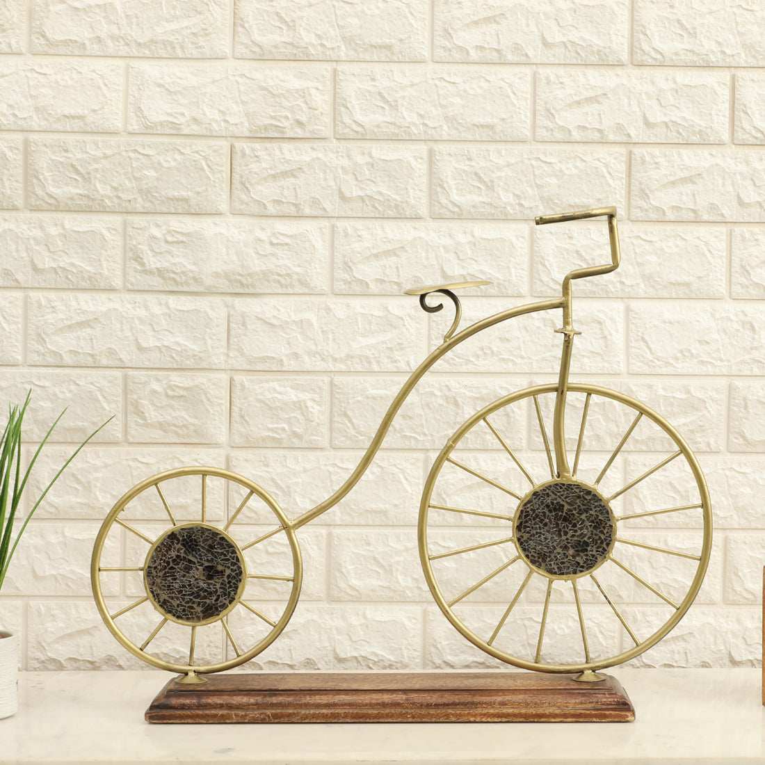 Vedas F-Rimmy Cycle Table Decor
