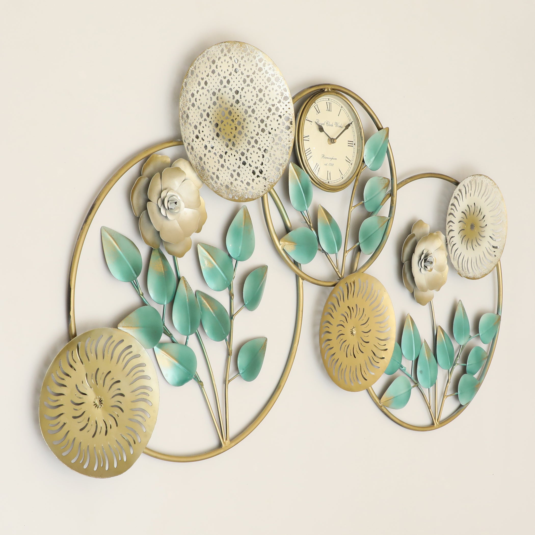 Vedas W-Bossa Leaves Wall Decor with Clock
