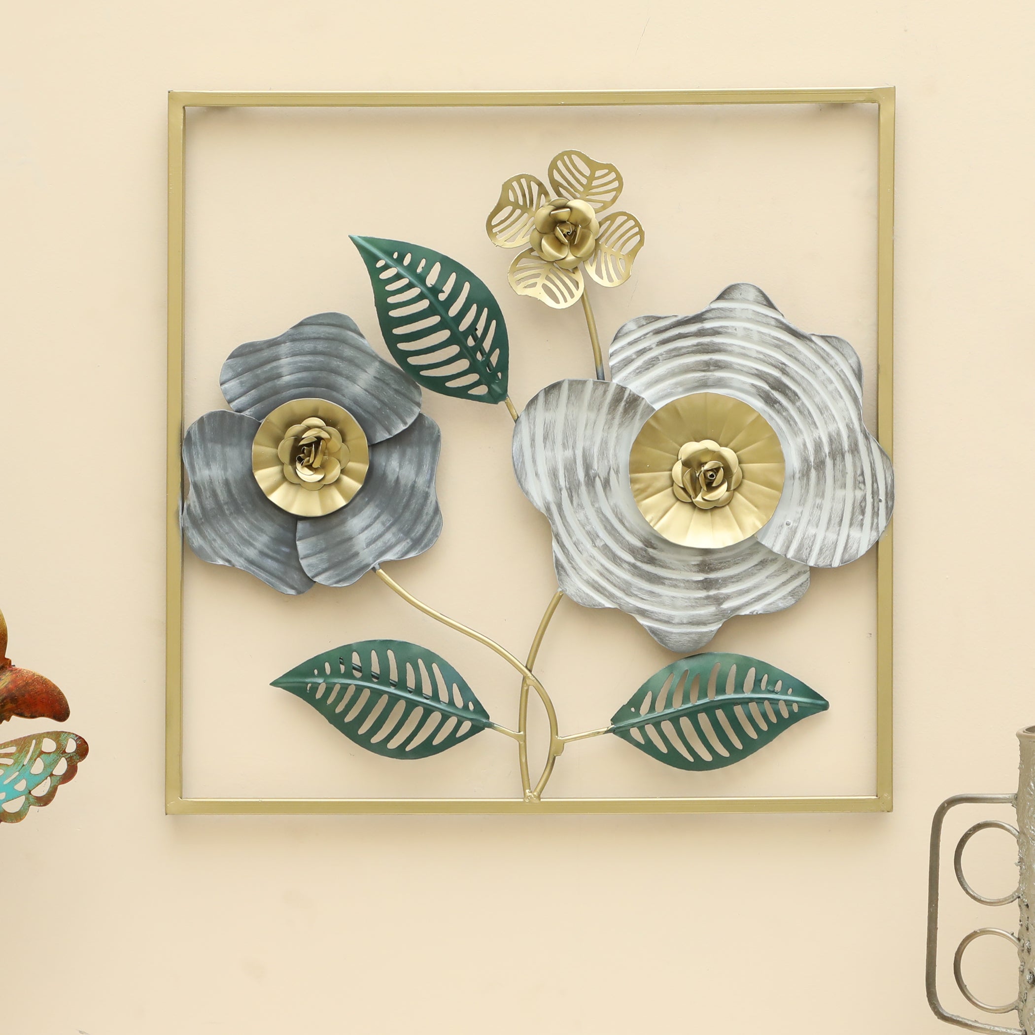 Vedas W-Yamini Square three flower Wall Hanging