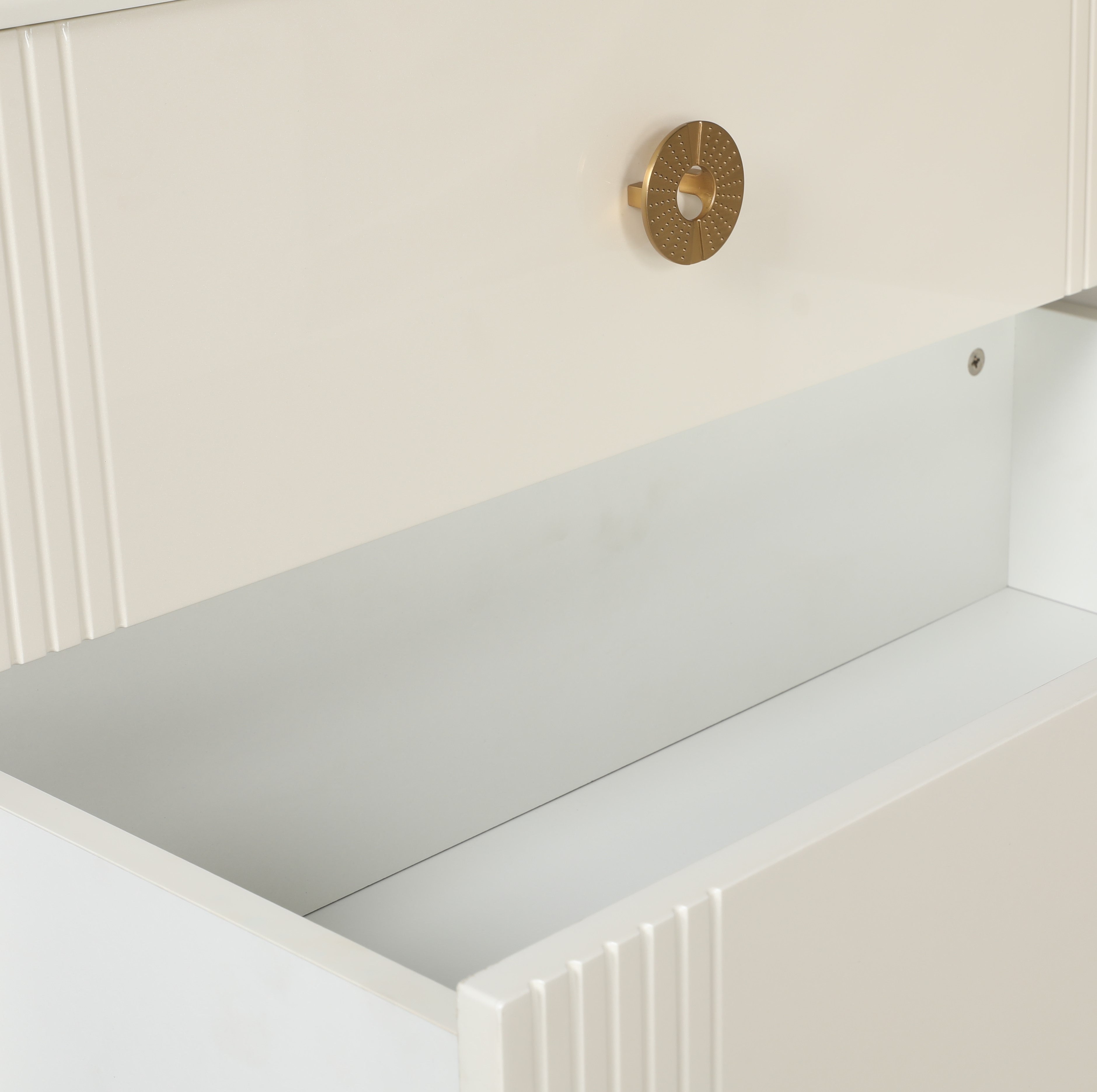 Snowcrest Dresser with Sliding Mirror