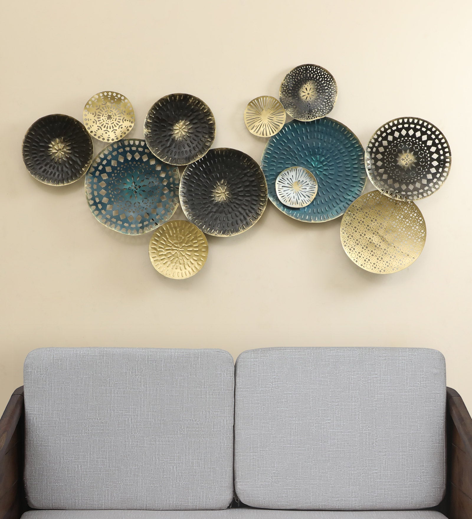 Vedas W-Yuka Round Abstract Wall Decor