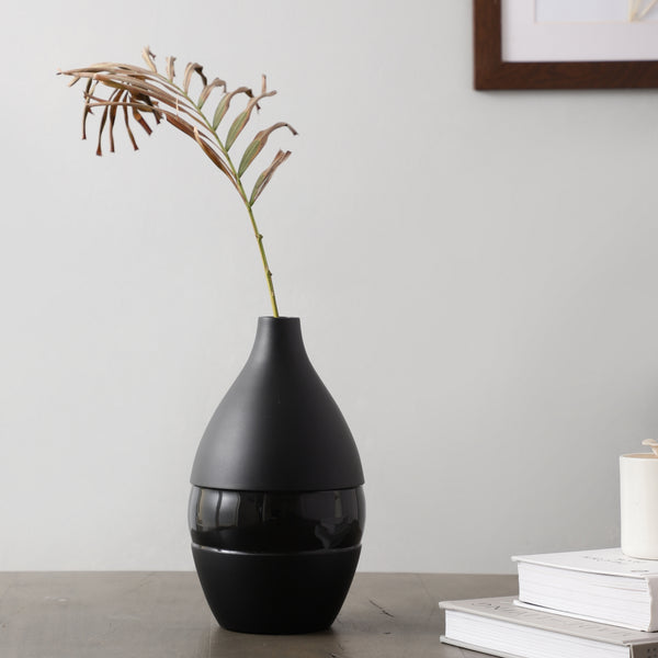 Vesera Black Enamel Vase dimensions
